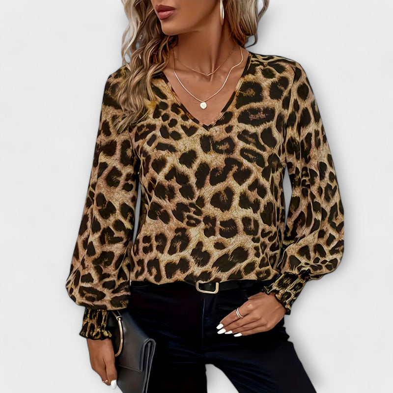 Wild and stylish blouse in leopard print