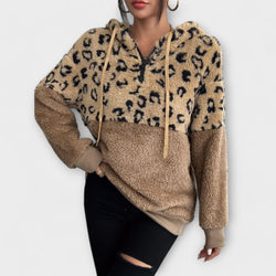 Warm plush hoodie in leopard print