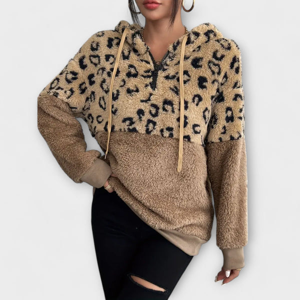 Warm plush hoodie in leopard print