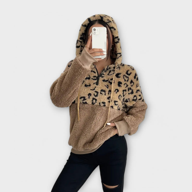 Warm plush hoodie in leopard print