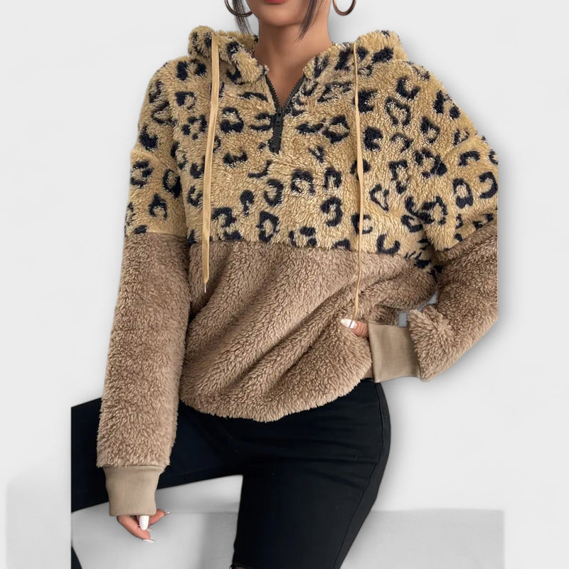 Warm plush hoodie in leopard print