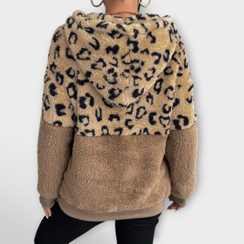 Warm plush hoodie in leopard print