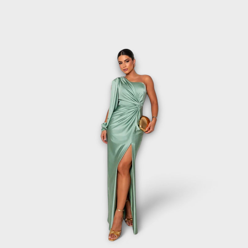 Amelia - A graceful dress with impeccable finesse