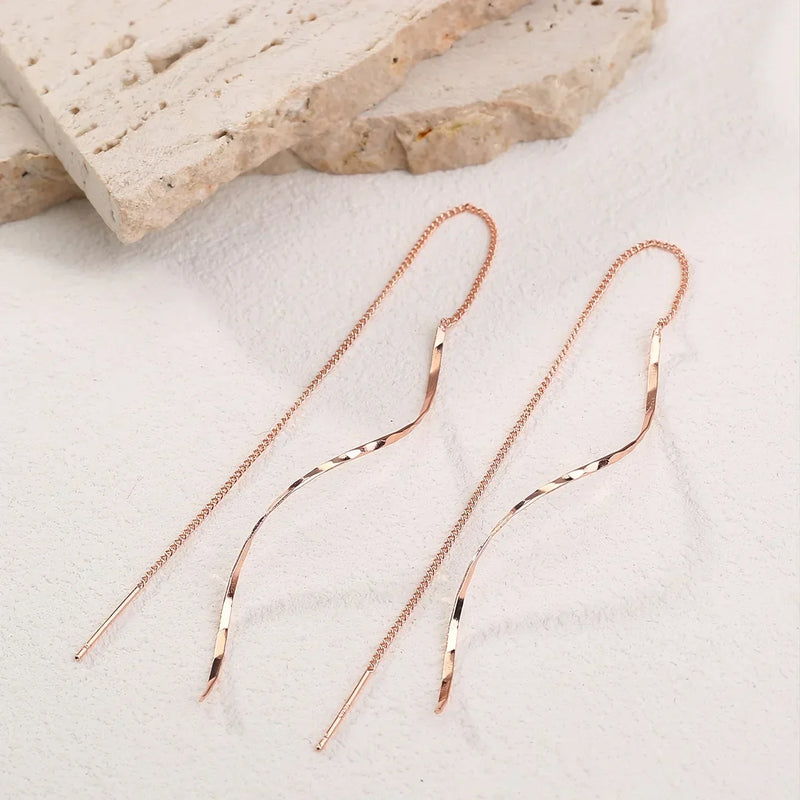 Long earrings with a wavy pattern