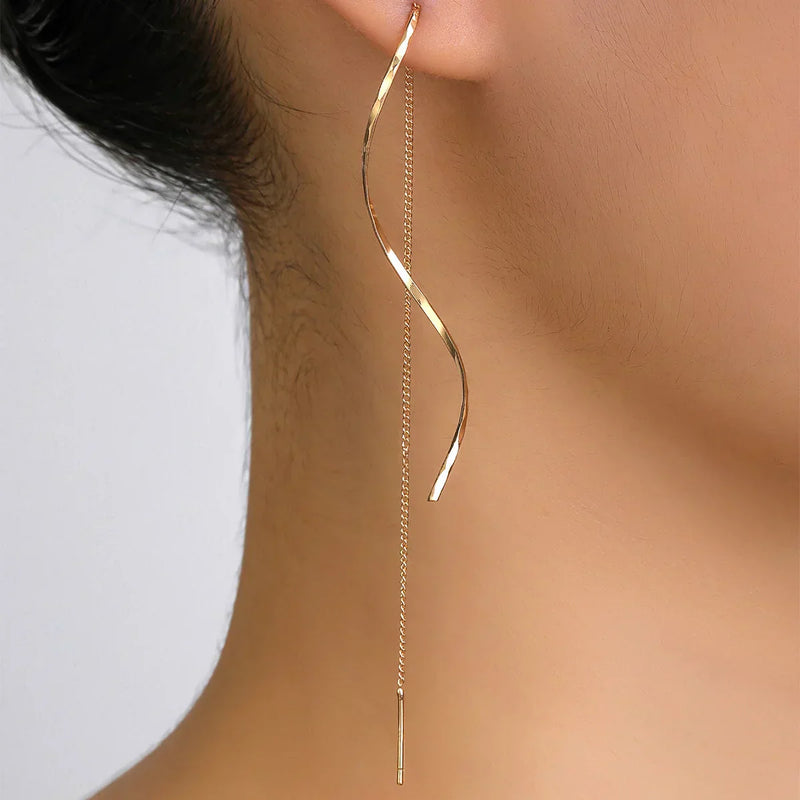 Long earrings with a wavy pattern