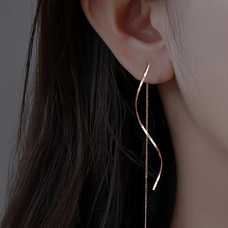 Long earrings with a wavy pattern