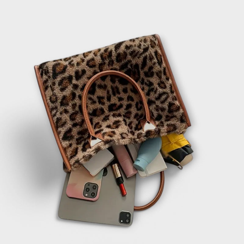 Flair. - Chic plush bag in leopard print