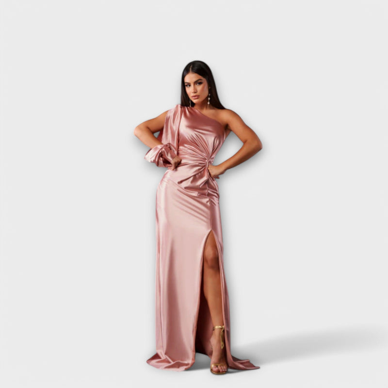 Amelia - A graceful dress with impeccable finesse