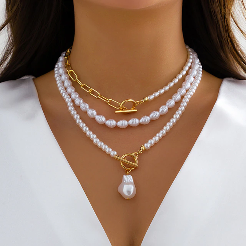 Vintage style pearl necklace