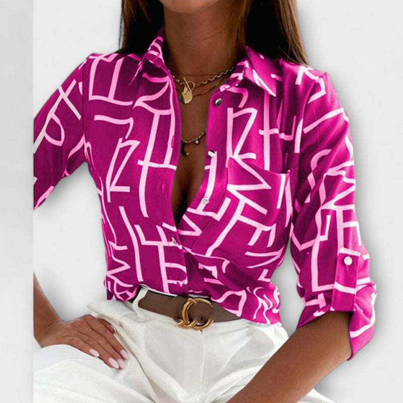 Blouse with a classic collar