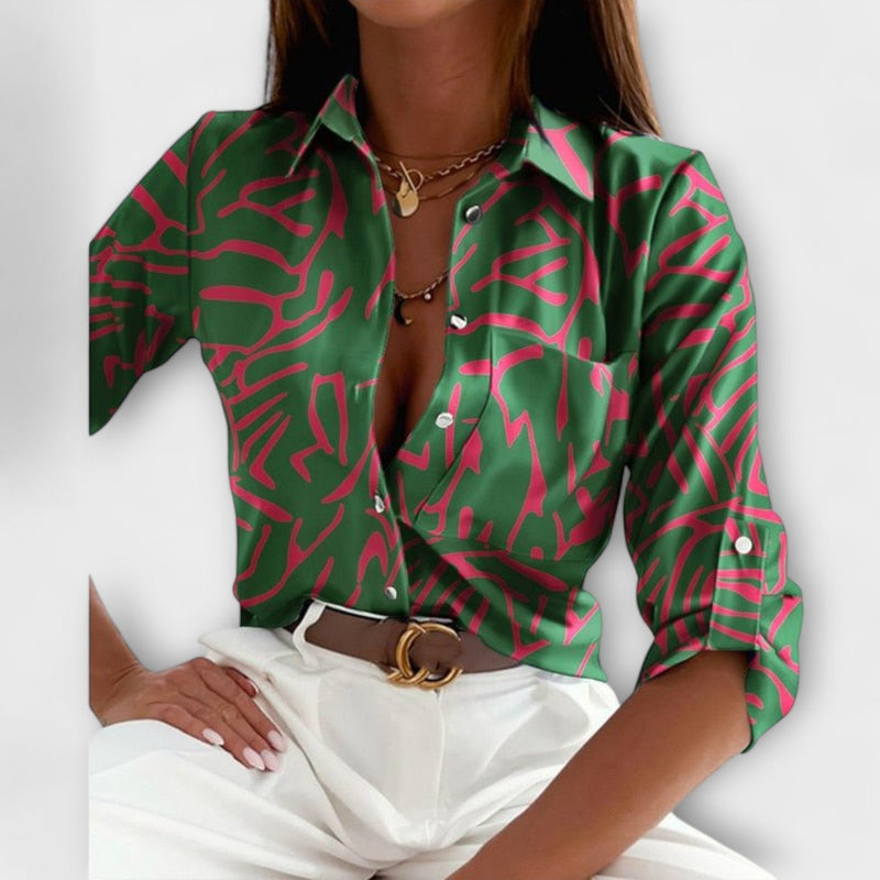 Blouse with a classic collar