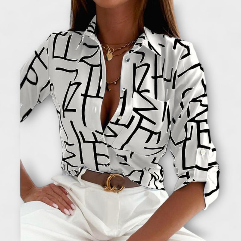 Blouse with a classic collar