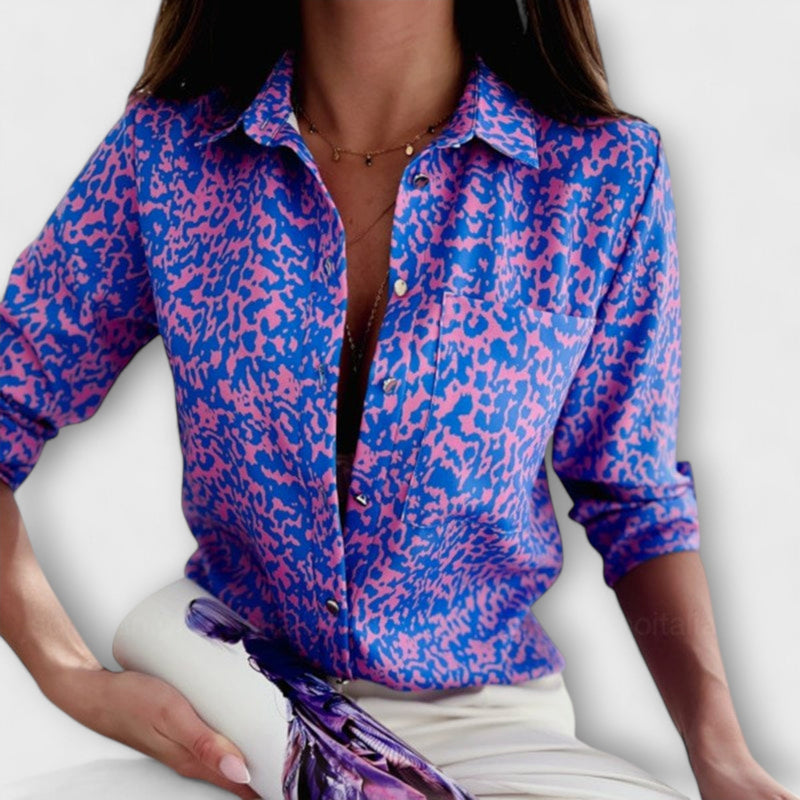 Blouse with a classic collar