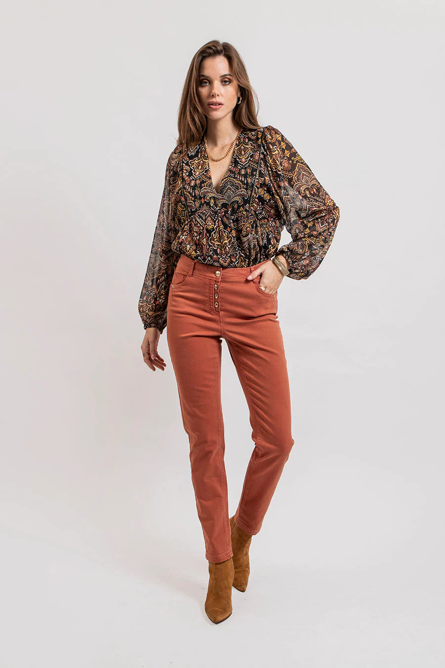 Blouse imprimé noir et rouille - Image 3