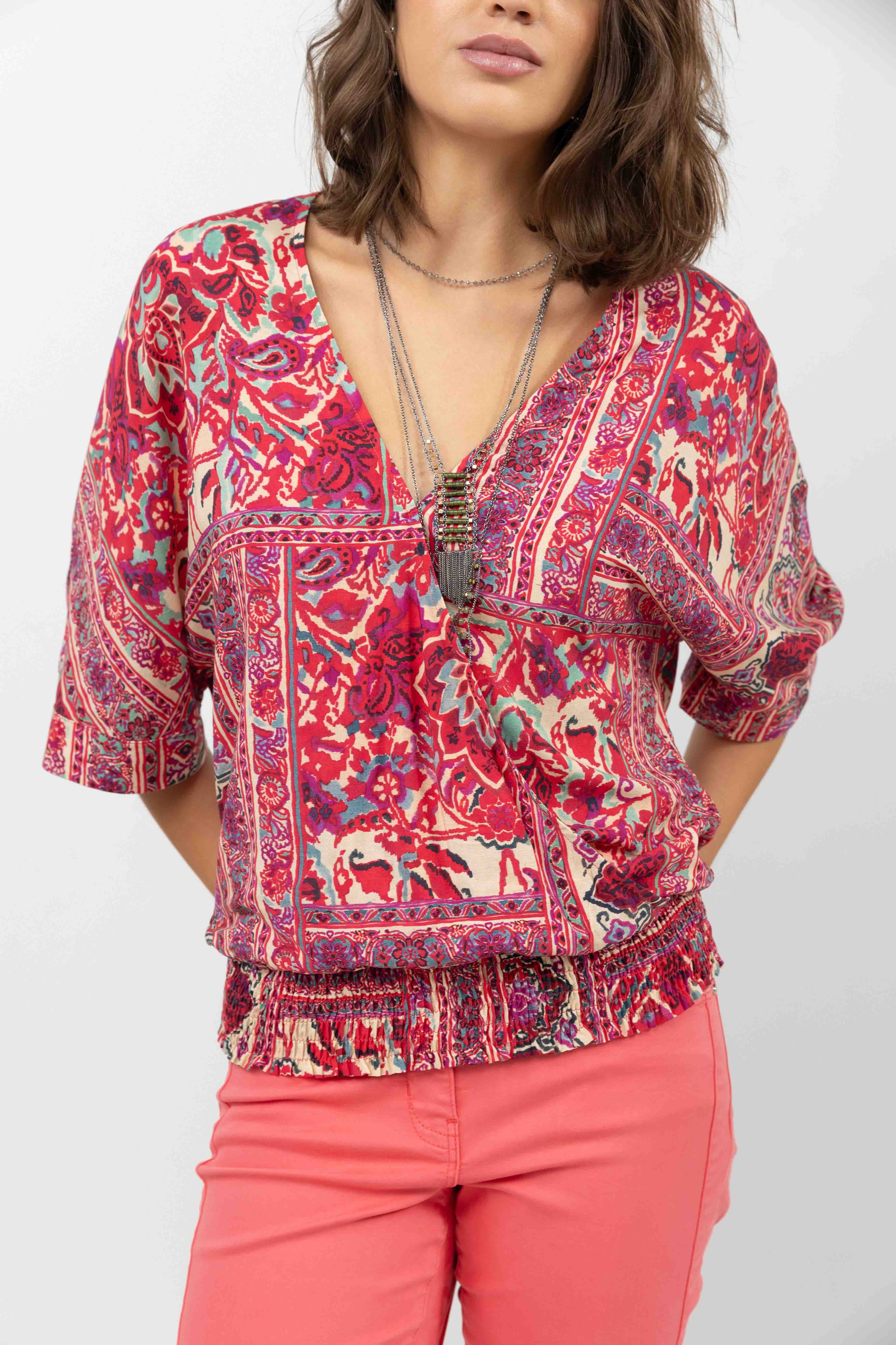 Blouse imprimée rouge rose orientale - Image 4