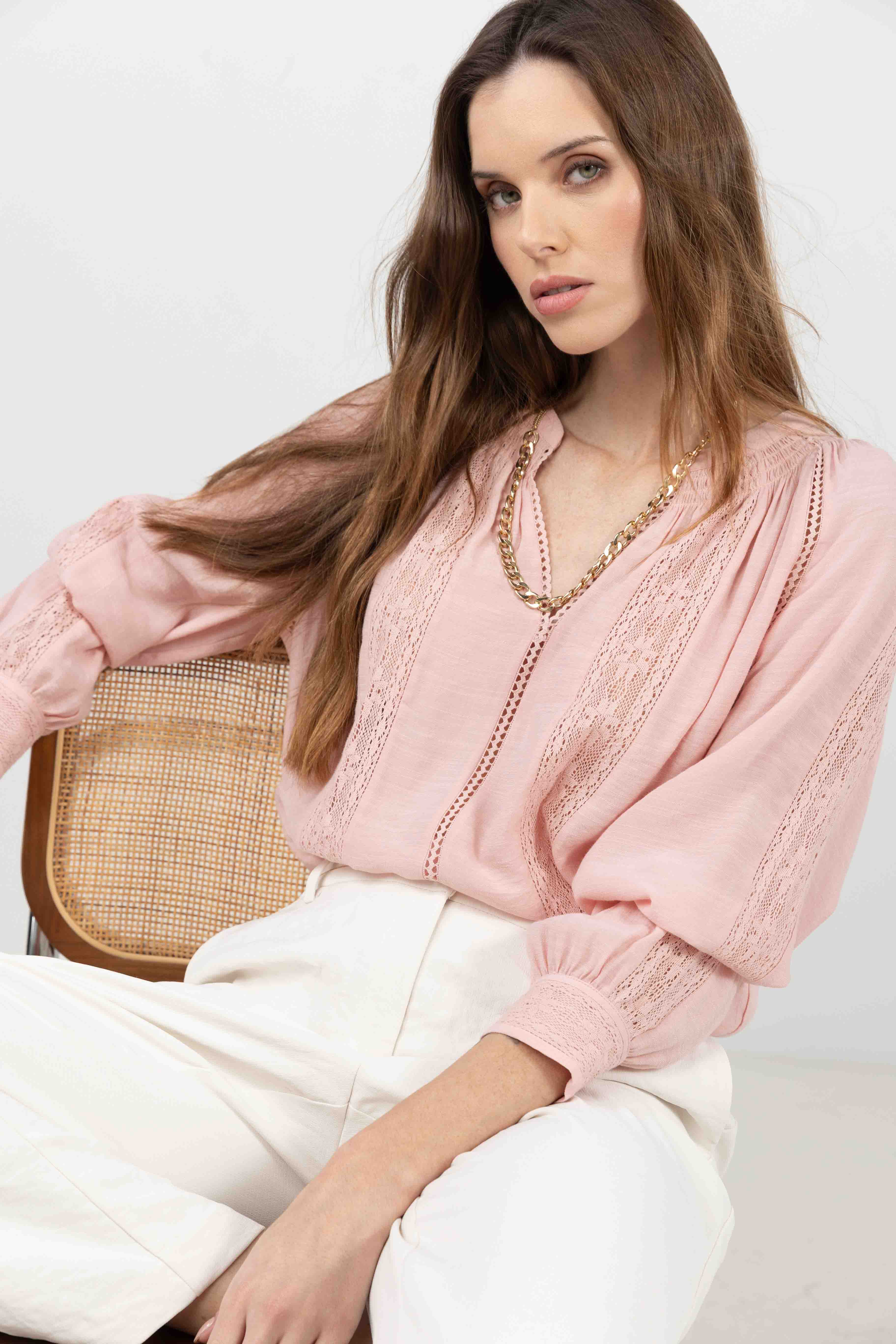 Blouse rose bohème dentelle fluide - Image 3