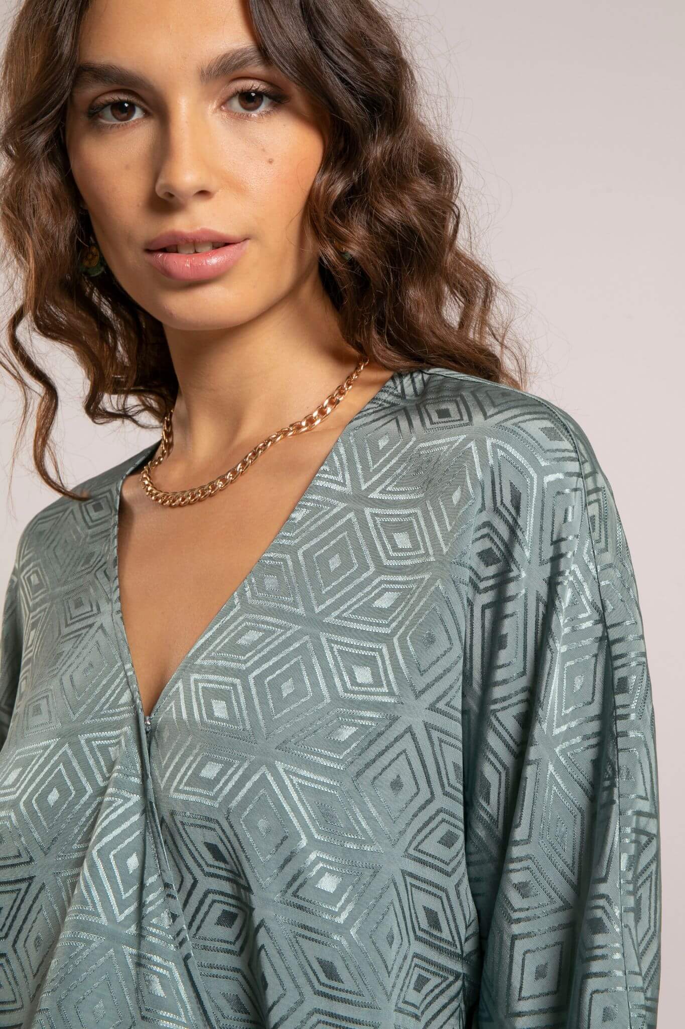 Blouse satinée esprit kimono lagon - Image 2