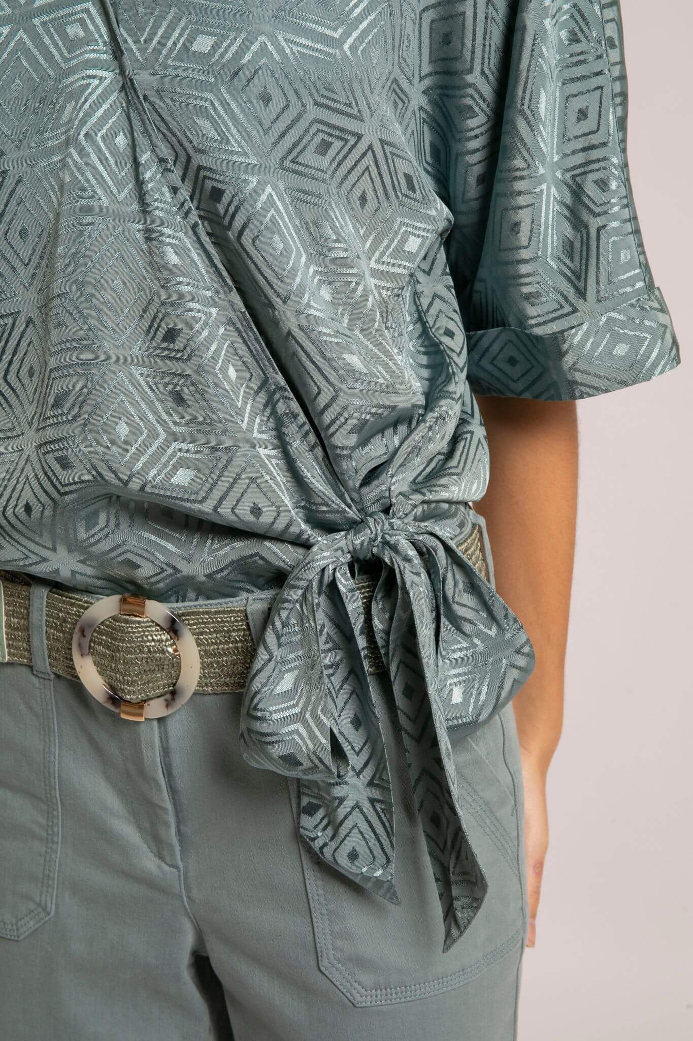 Blouse satinée esprit kimono lagon - Image 3