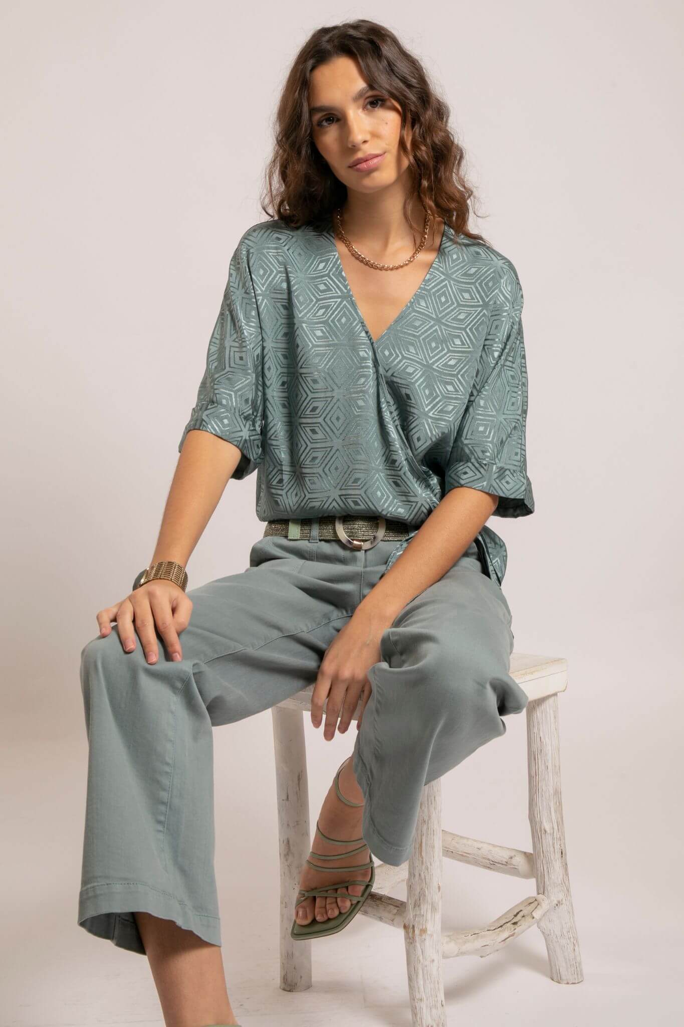 Blouse satinée esprit kimono lagon - Image 4