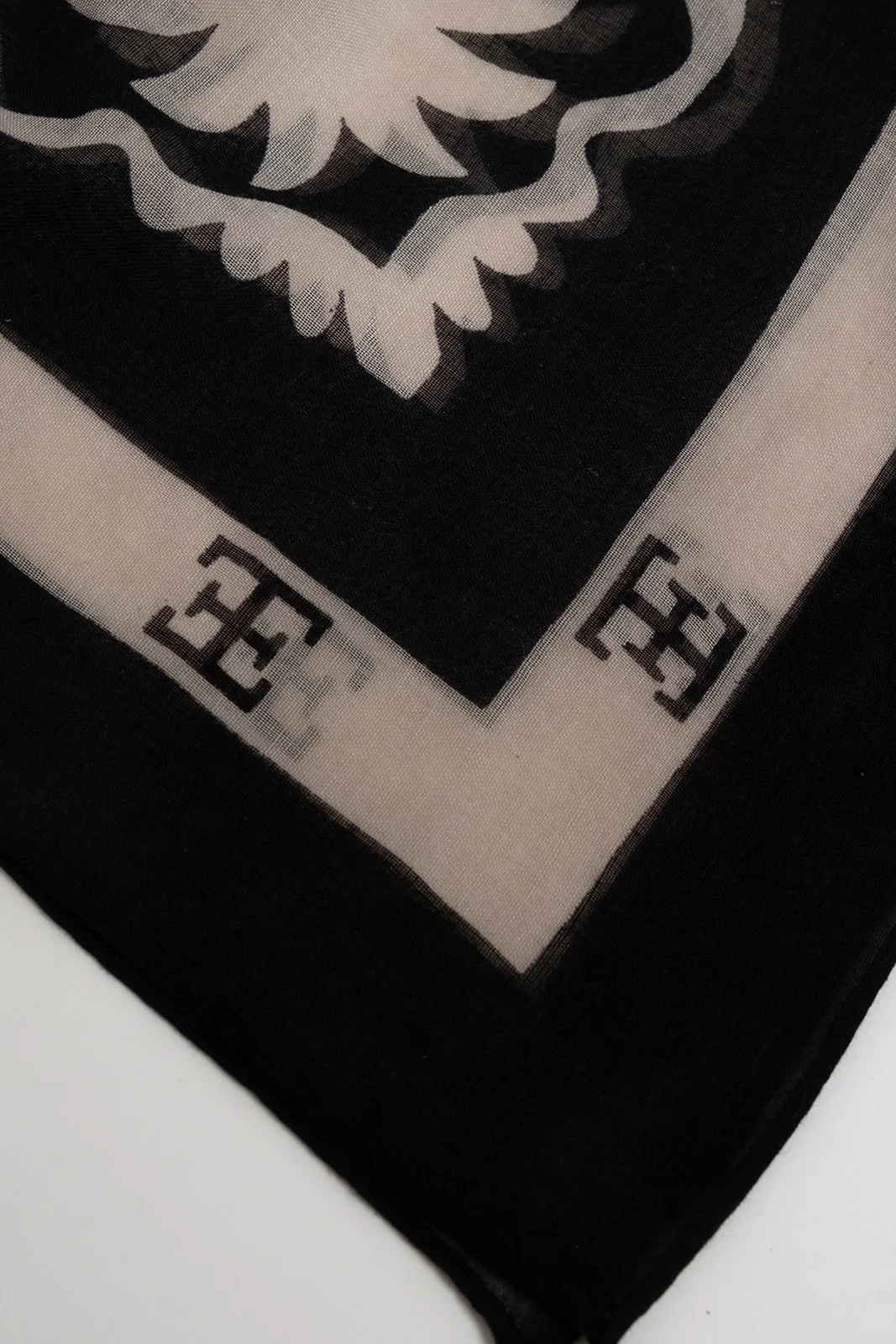 Carré noir écru style bandana - Image 4