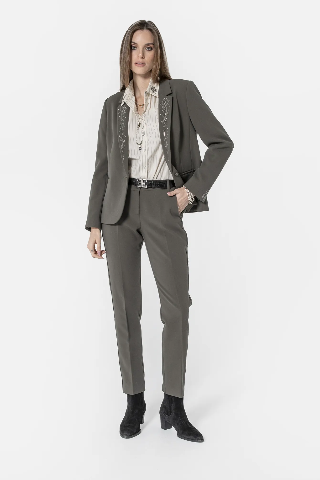 Chemise avec bijoux au col rayée écru et noir - Image 4