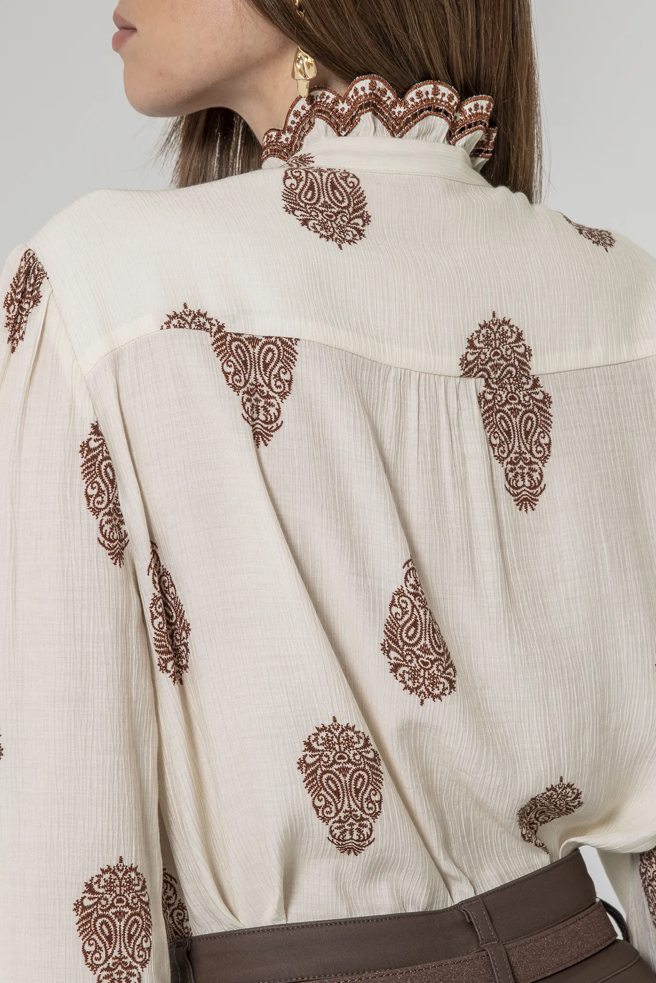 Chemise esprit jabot et imprimé choco - Image 3