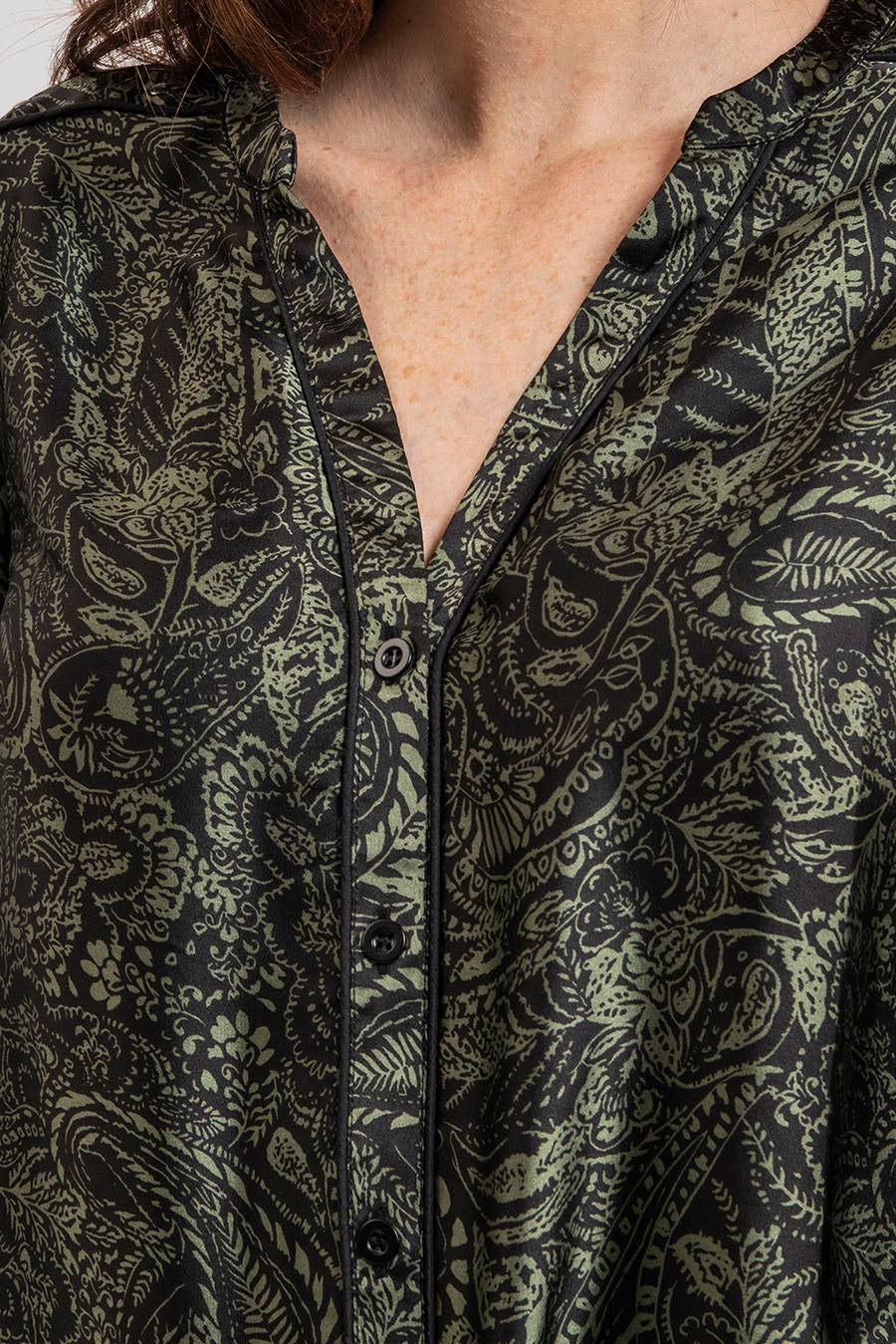 Chemise motif cachemire kaki et noir - Image 4