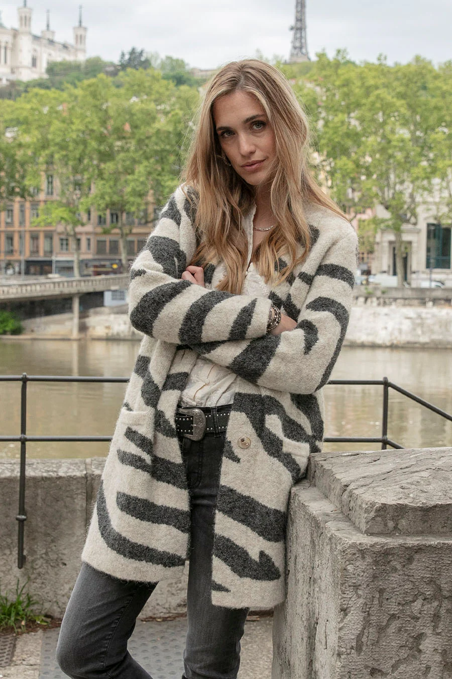 Gilet long imprimé zébré écru et gris - Image 4
