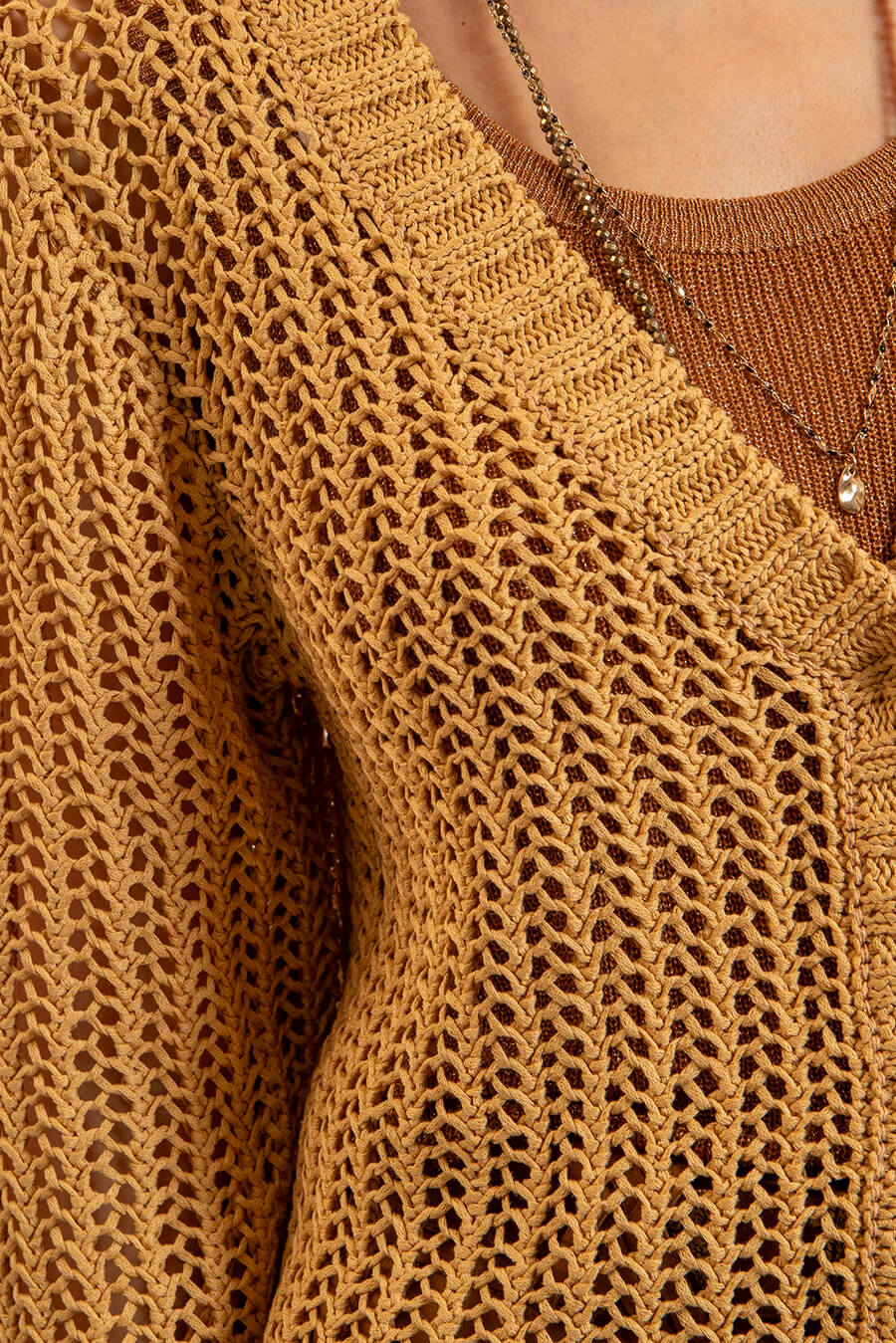 Gilet maille filet ocre - Image 2