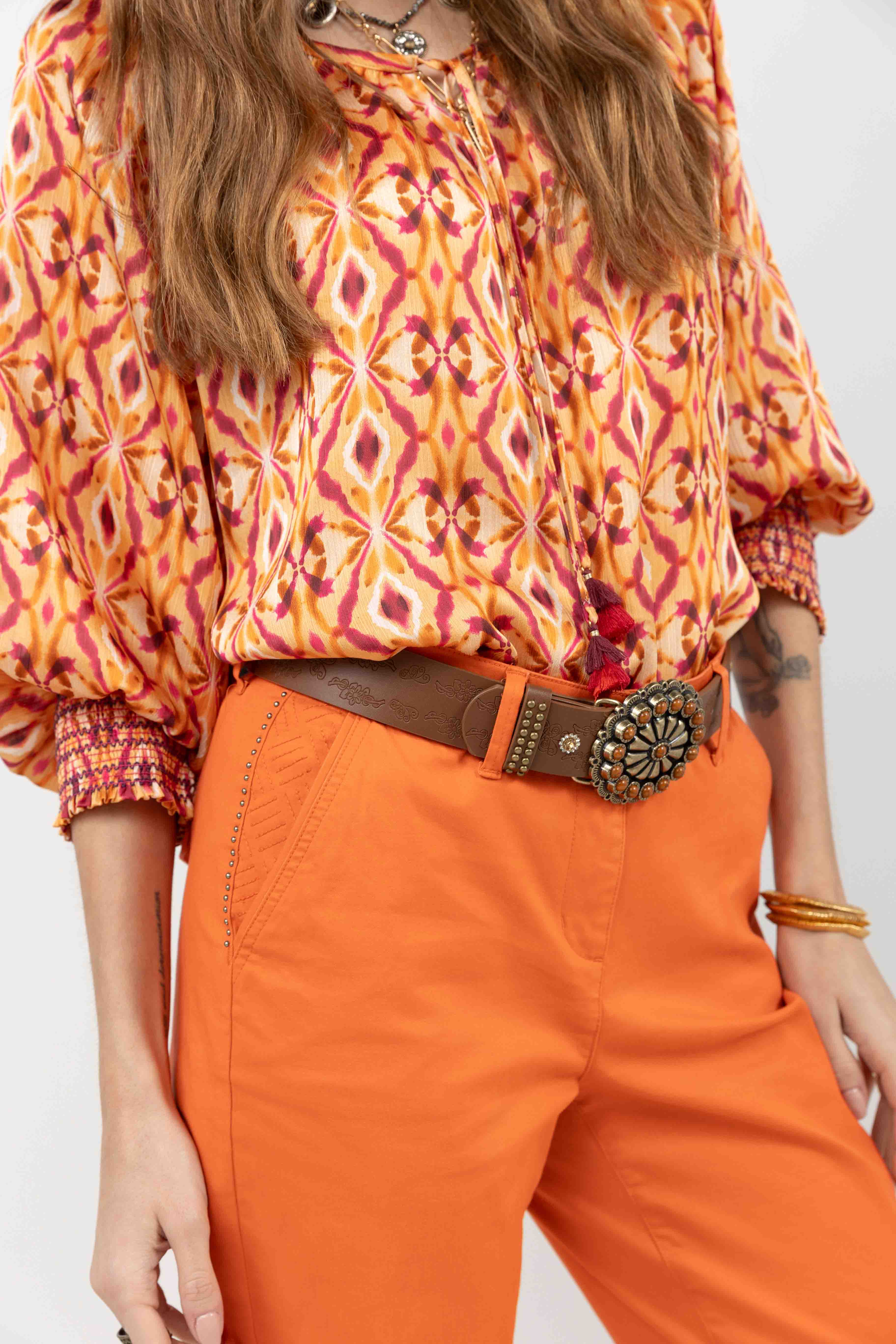Pantalon chino orange moderne - Image 2