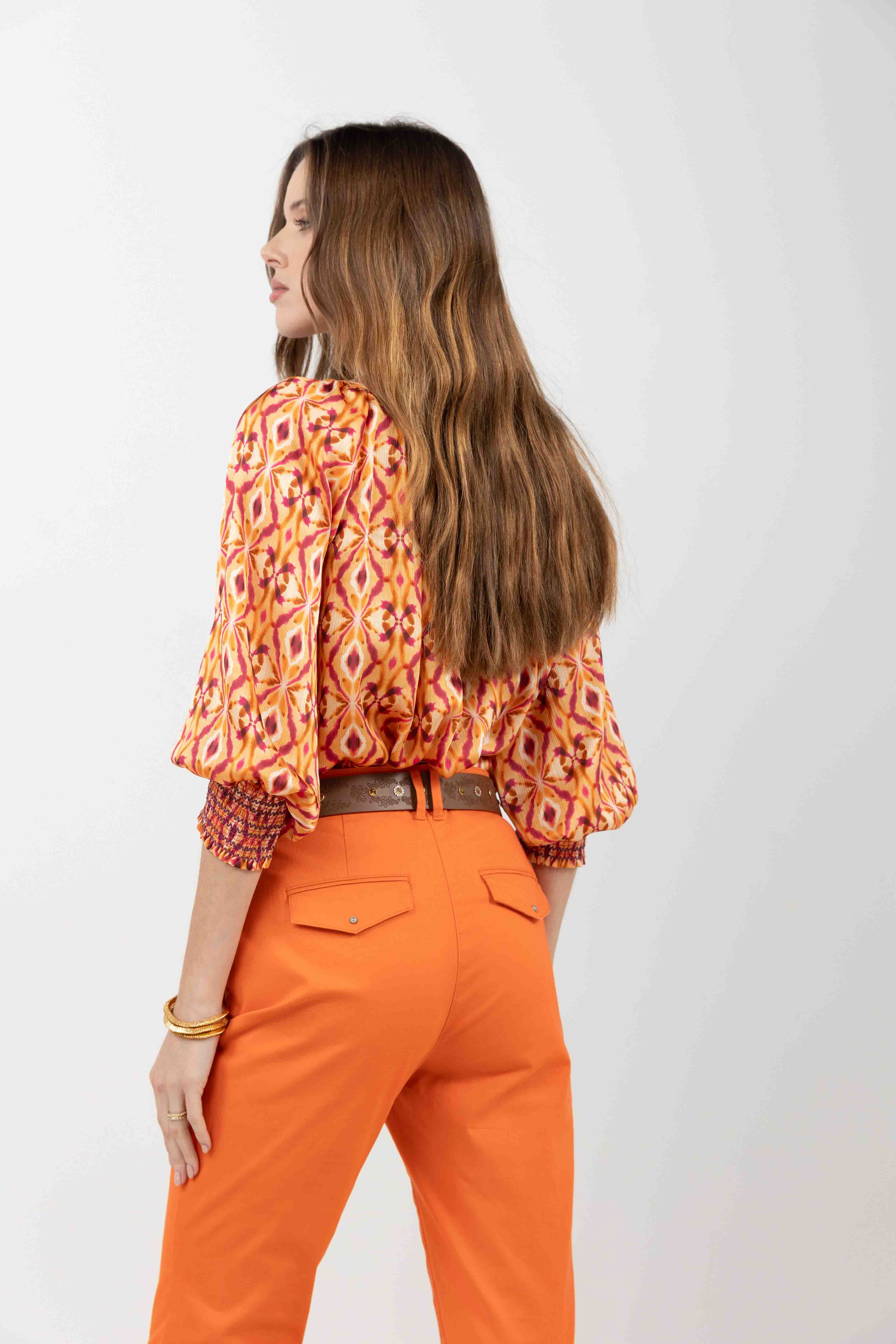 Pantalon chino orange moderne - Image 3