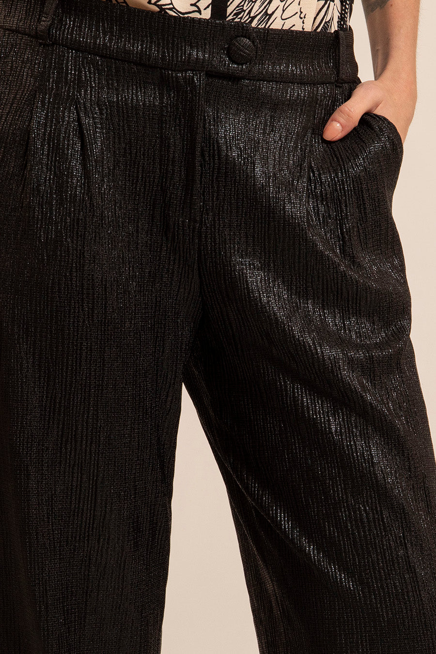 Pantalon effet métallisé noir - Image 2