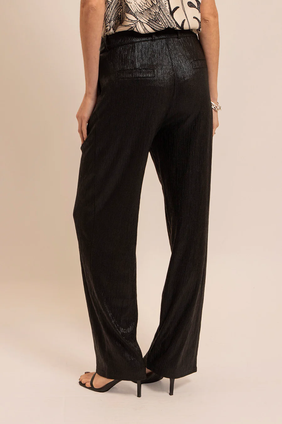 Pantalon effet métallisé noir - Image 4