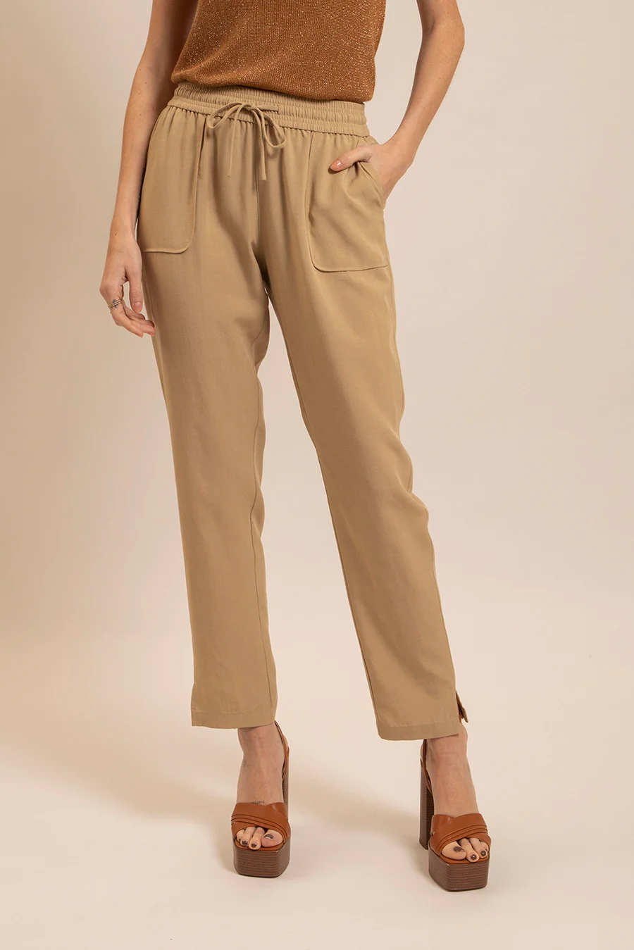 Pantalon en lin beige - Image 2