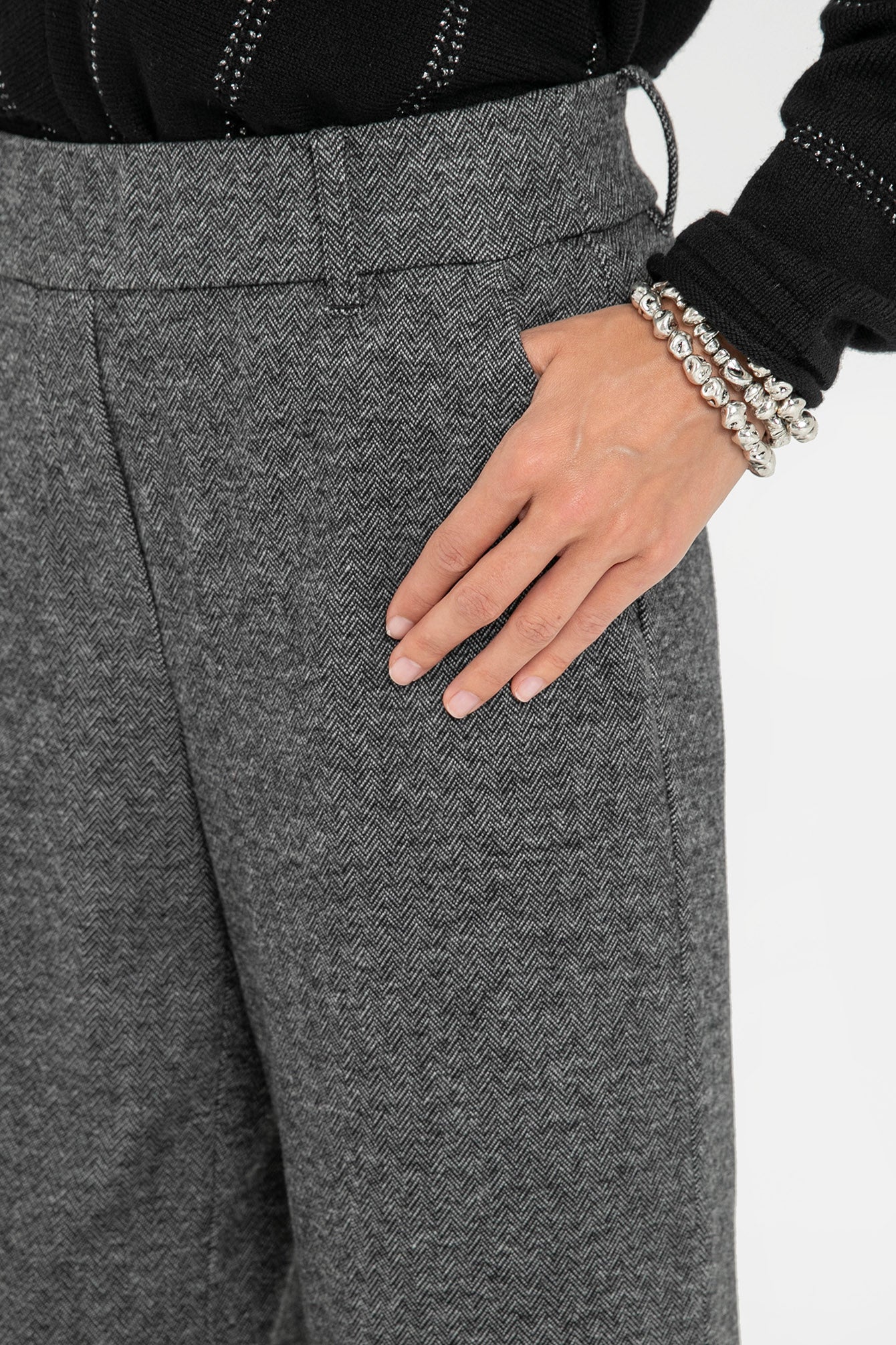 Pantalon en maille noir et blanc - Image 2