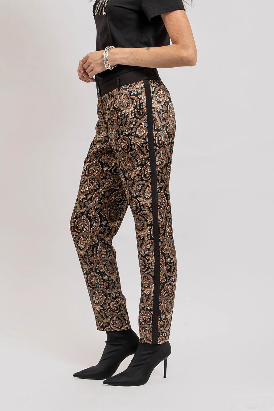 Pantalon imprimé baroque noir et beige - Image 3
