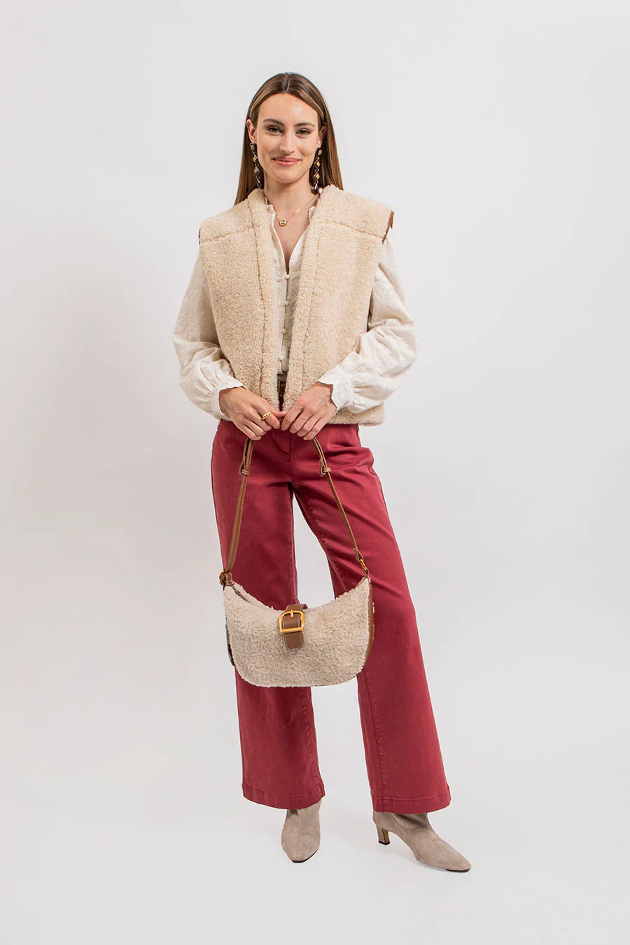 Pantalon large coloris carmin - Image 4