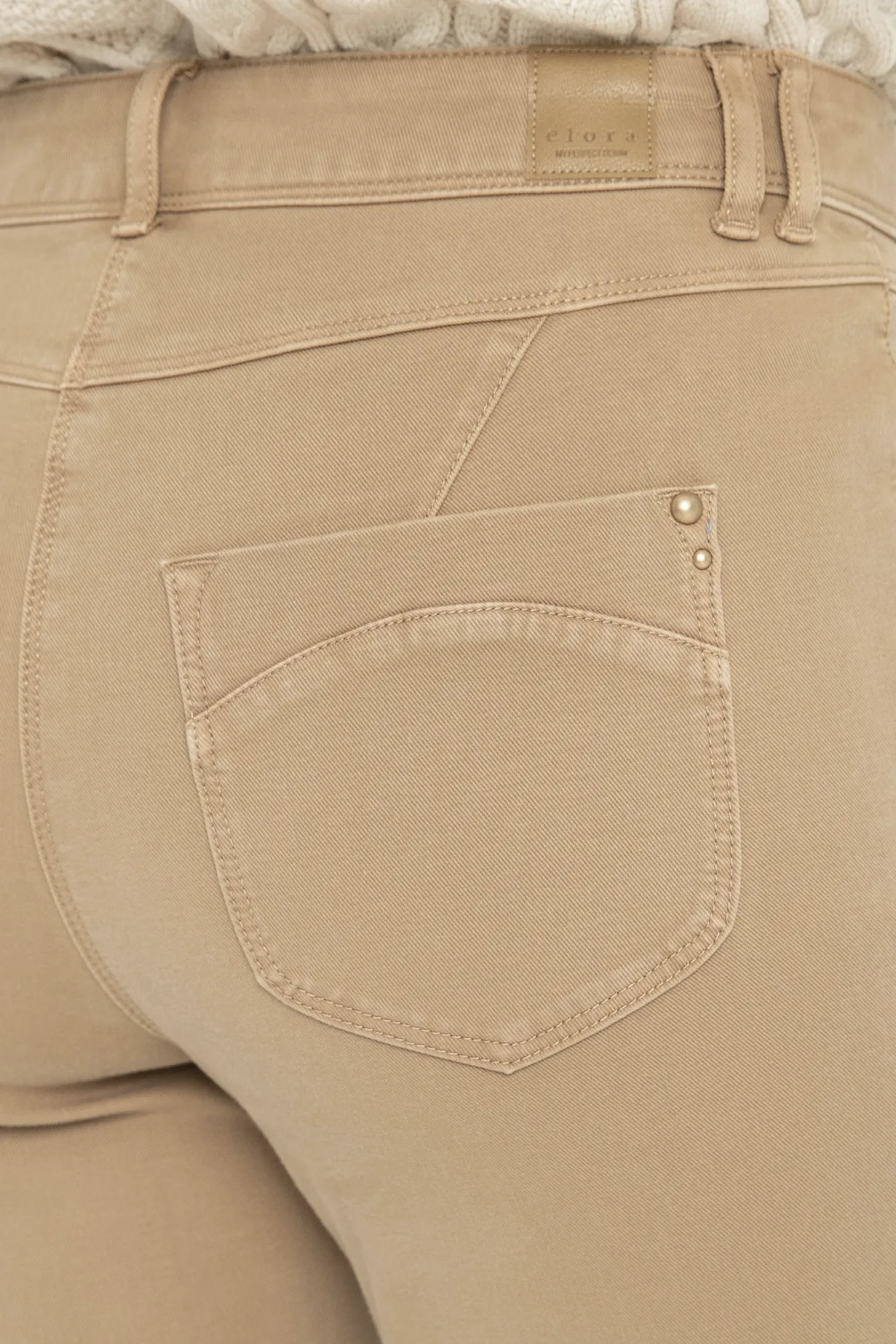 Pantalon slim beige coupe fittée - Image 4