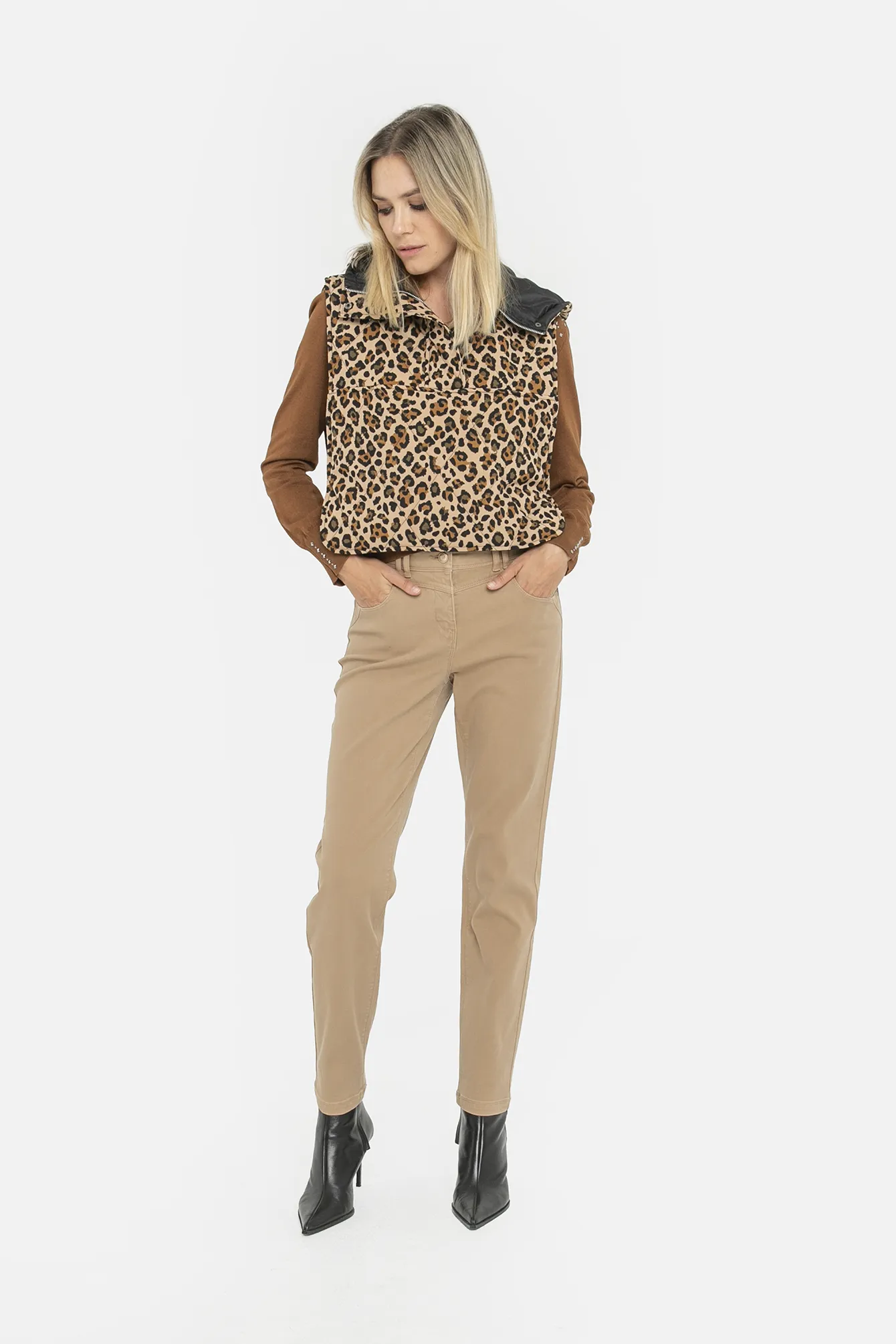 Pantalon slim beige coupe fittée - Image 5