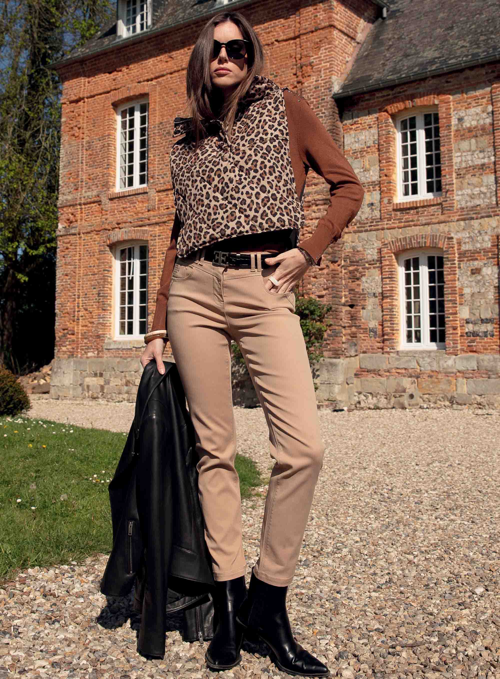 Pantalon slim beige coupe fittée - Image 6