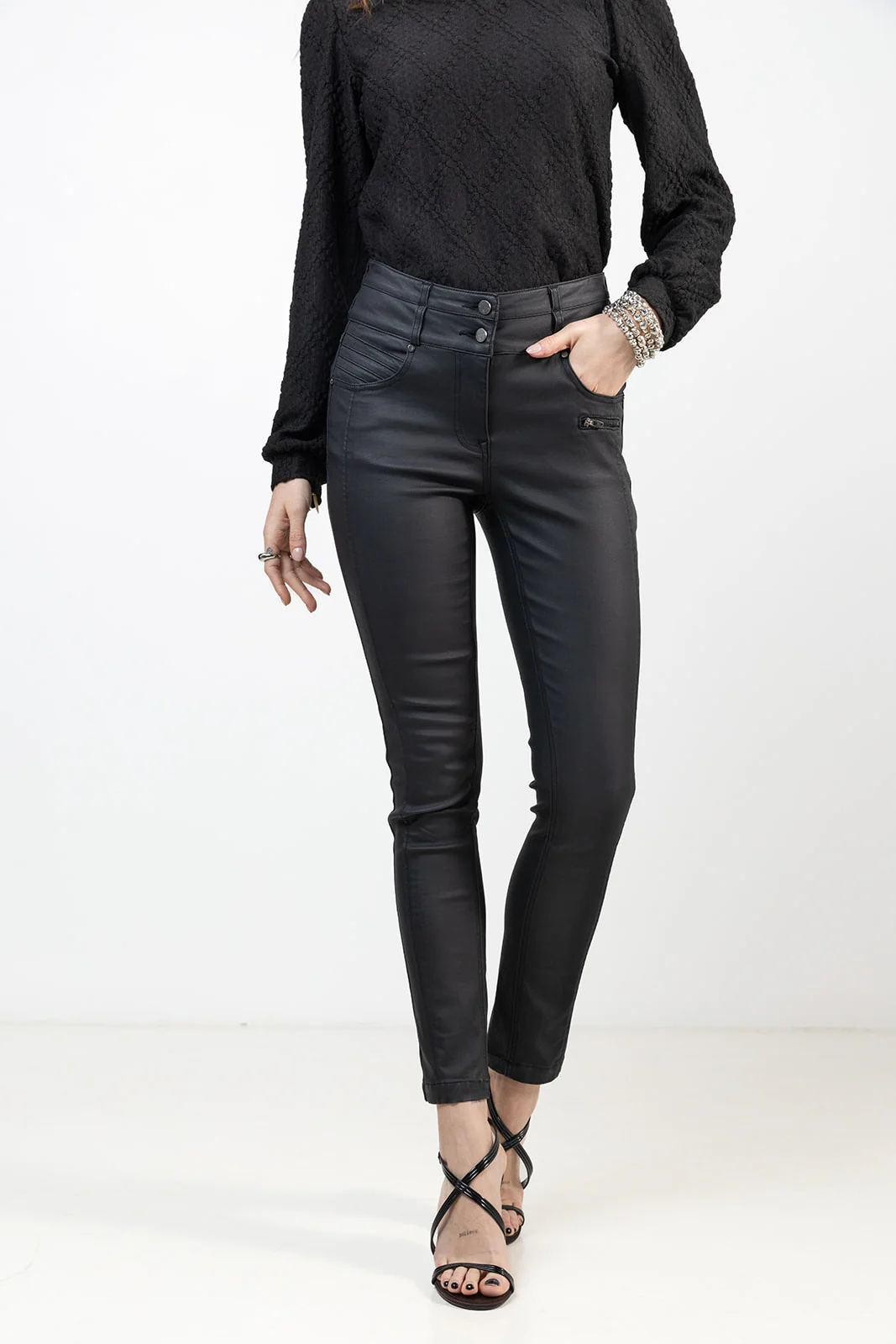 Pantalon slim enduit noir - Image 5