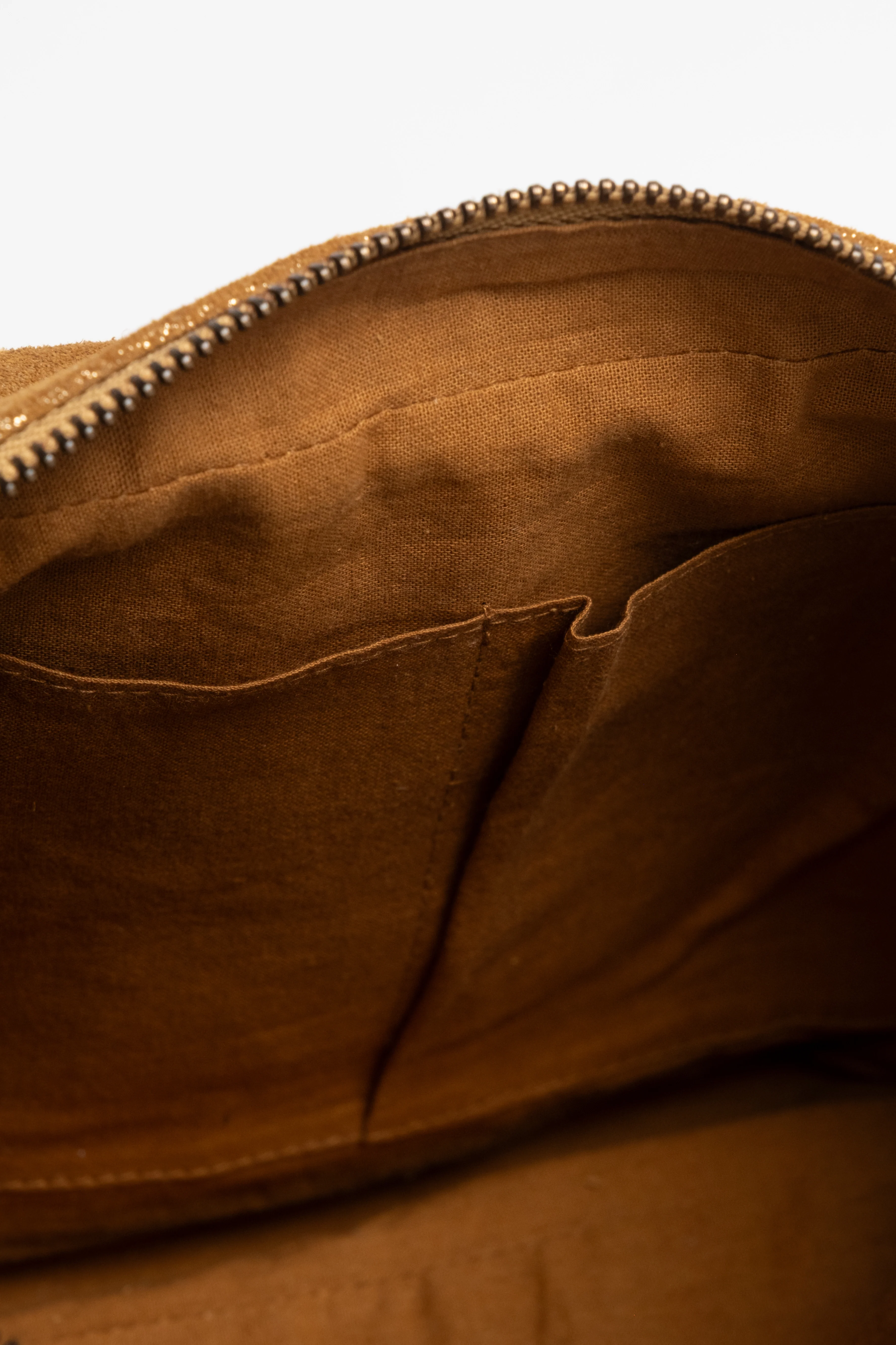 Pochette dorée cuir suédé cloutée - Image 4
