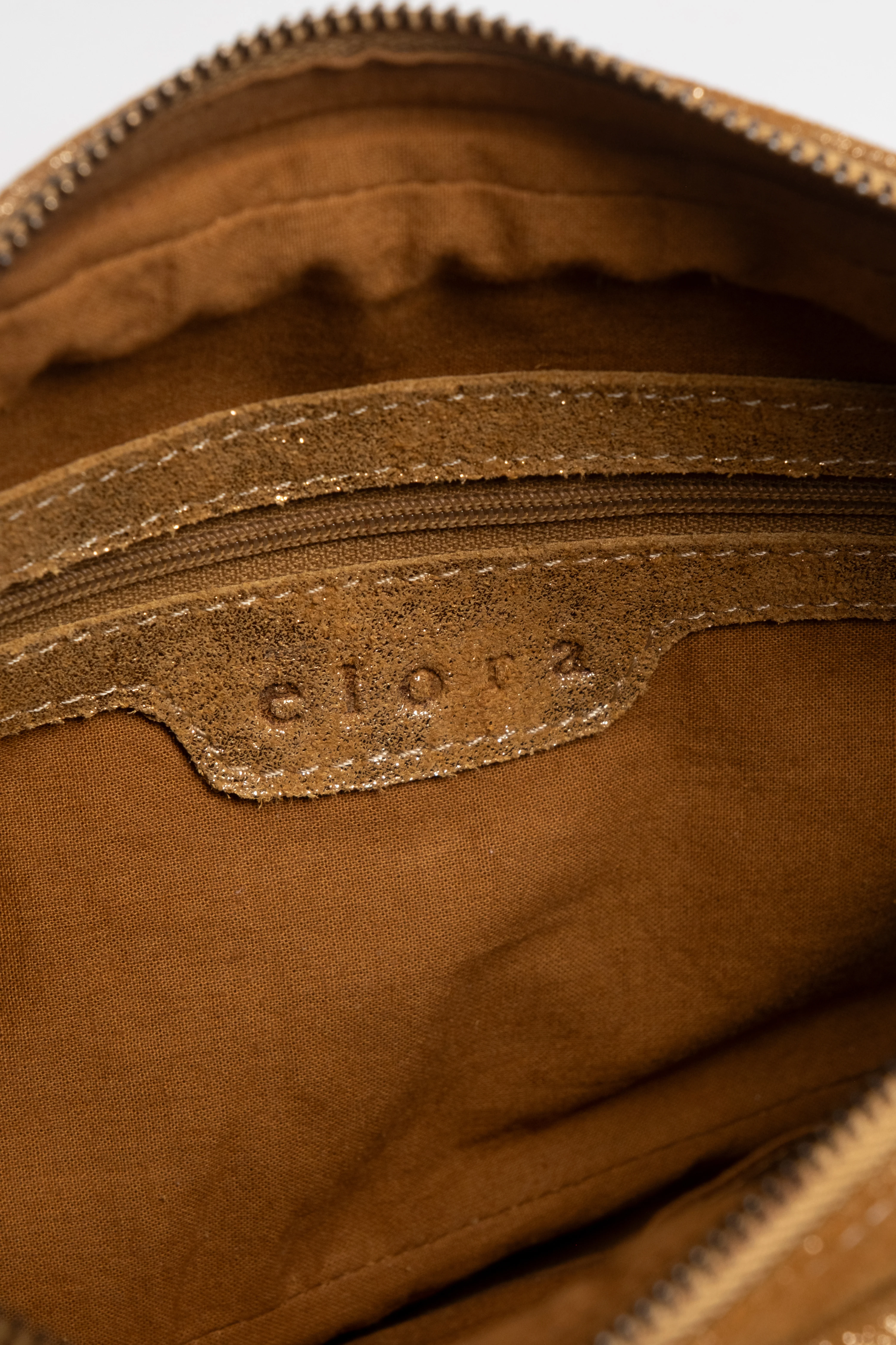 Pochette dorée cuir suédé cloutée - Image 6