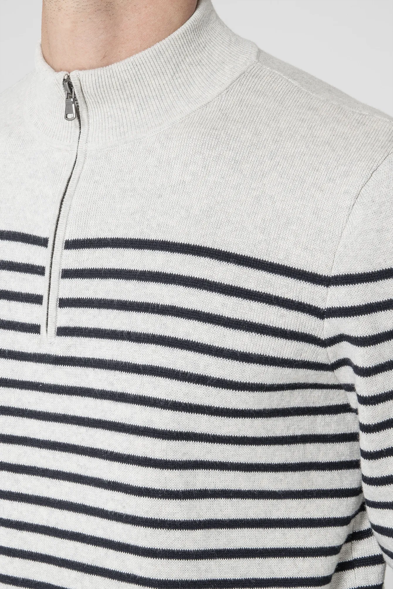 Pull col camionneur rayé gris et navy - Image 2