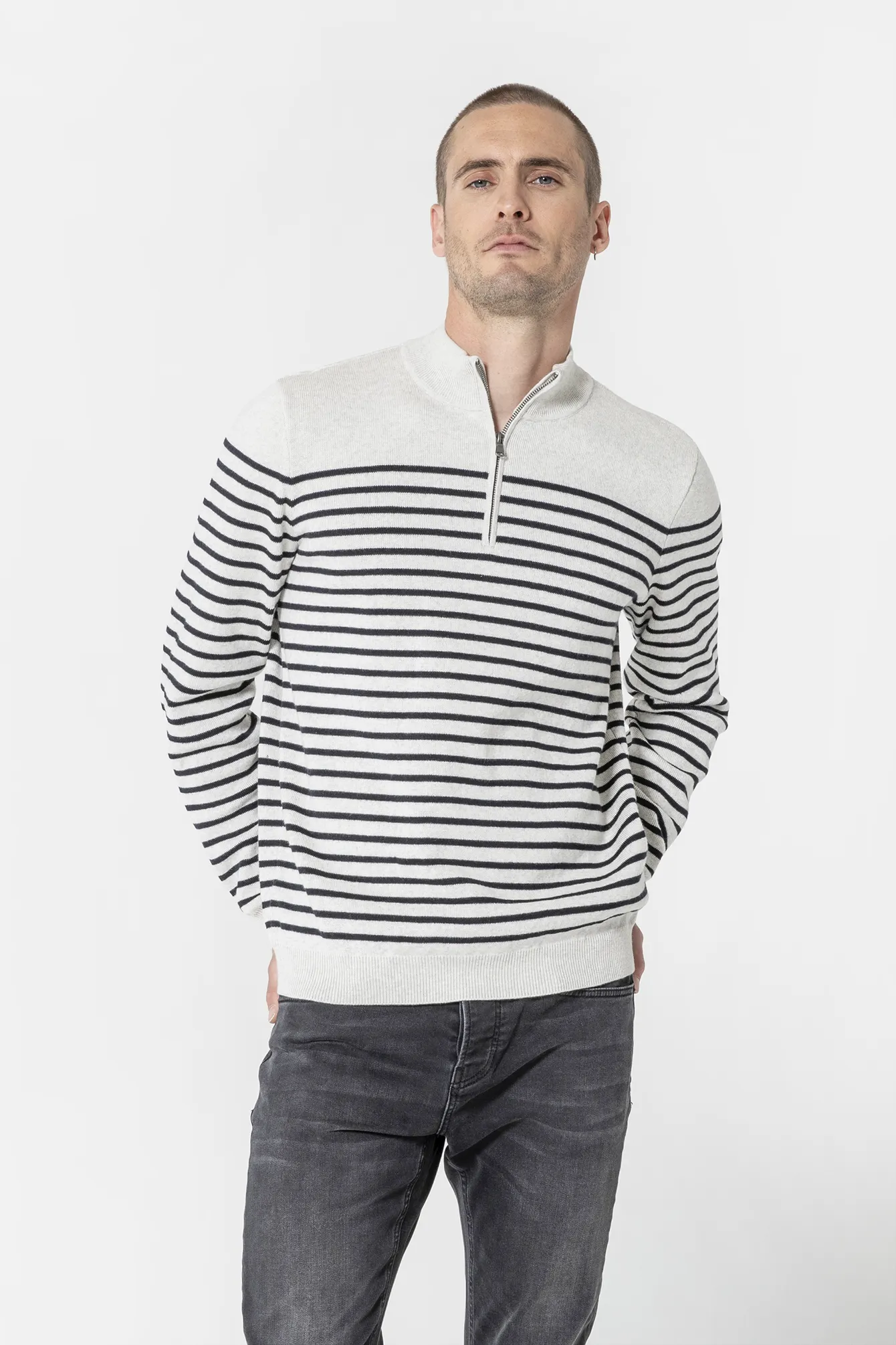 Pull col camionneur rayé gris et navy - Image 3