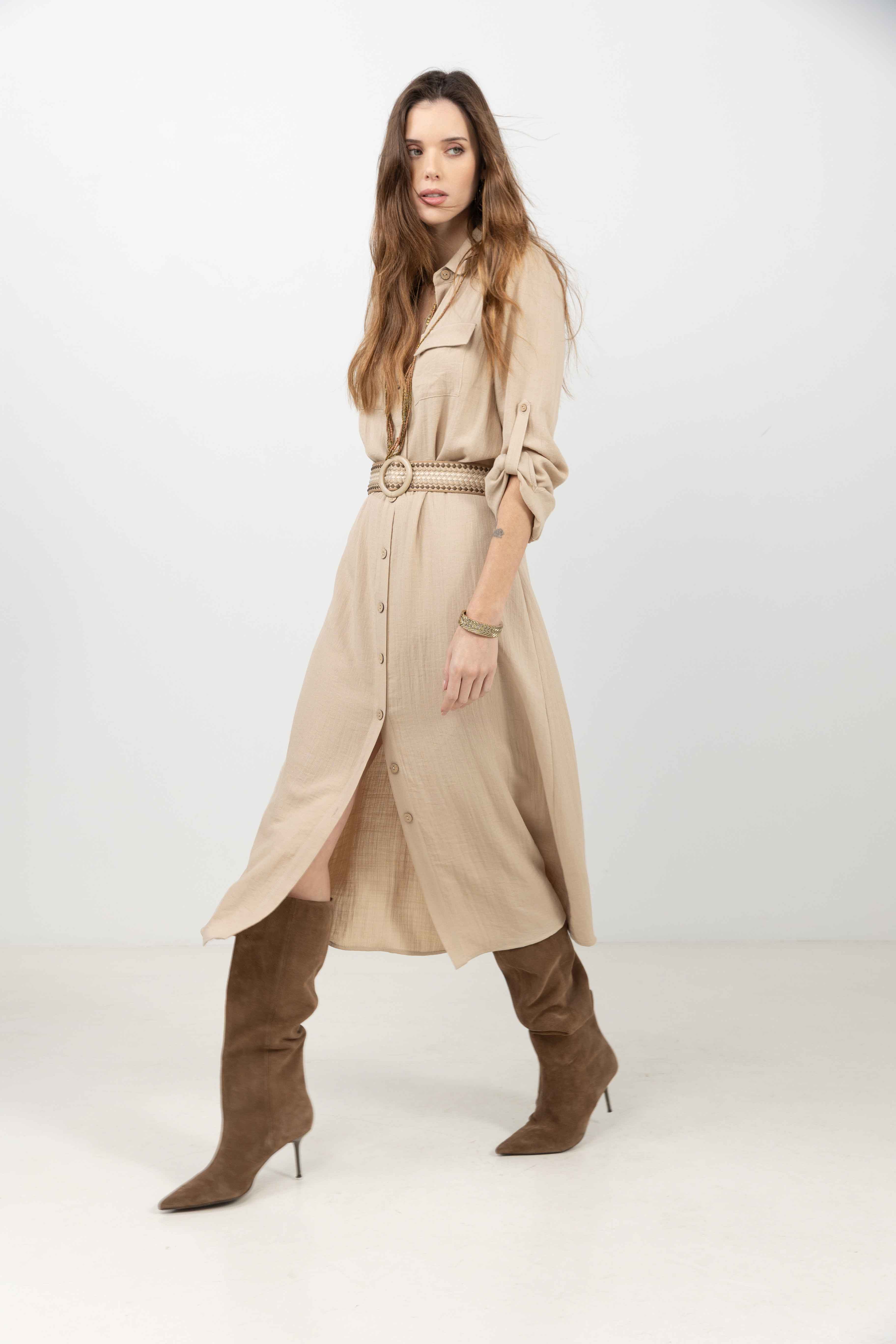 Robe chemise beige longue fluide - Image 3