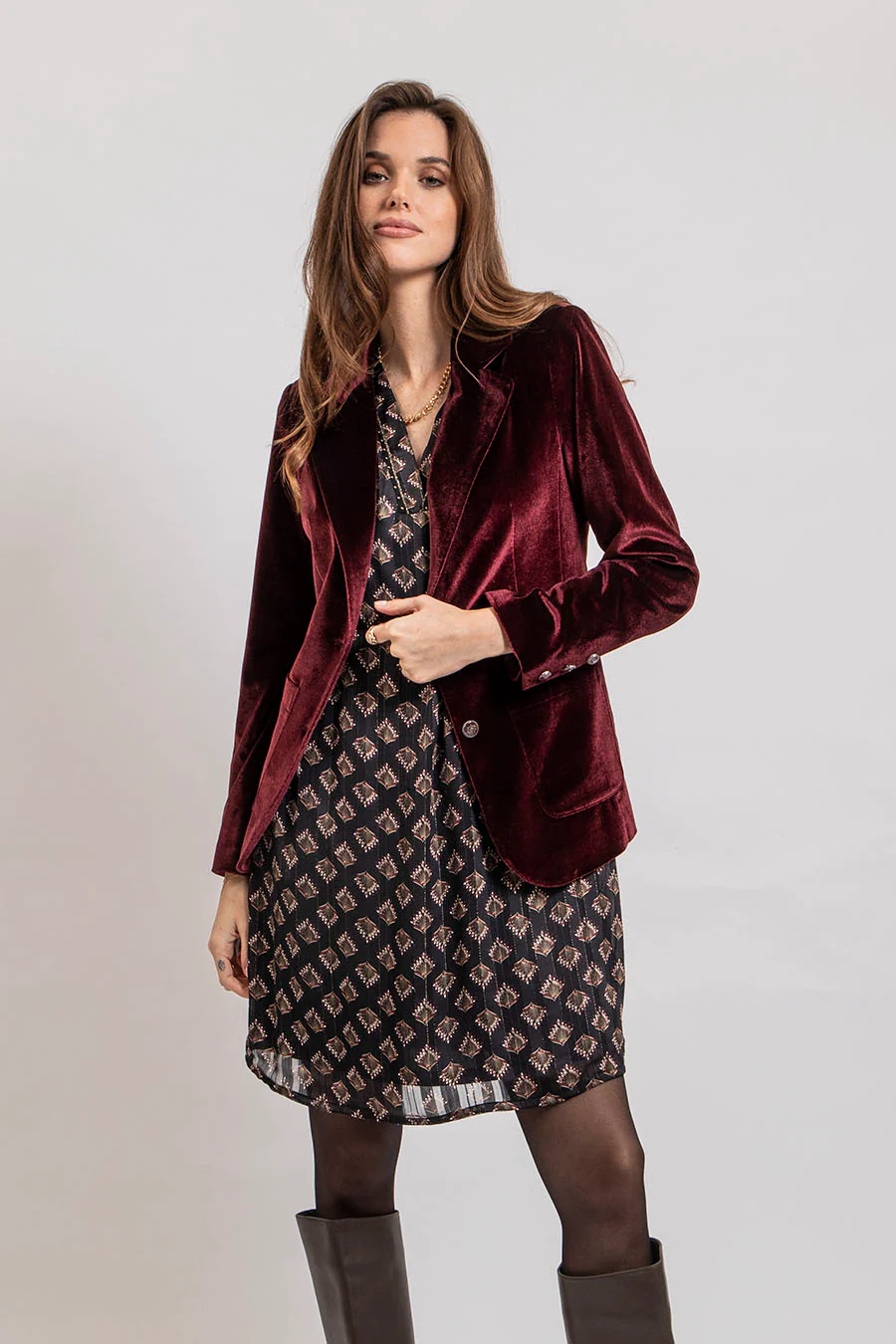 Robe courte imprimé noir et bordeaux - Image 4