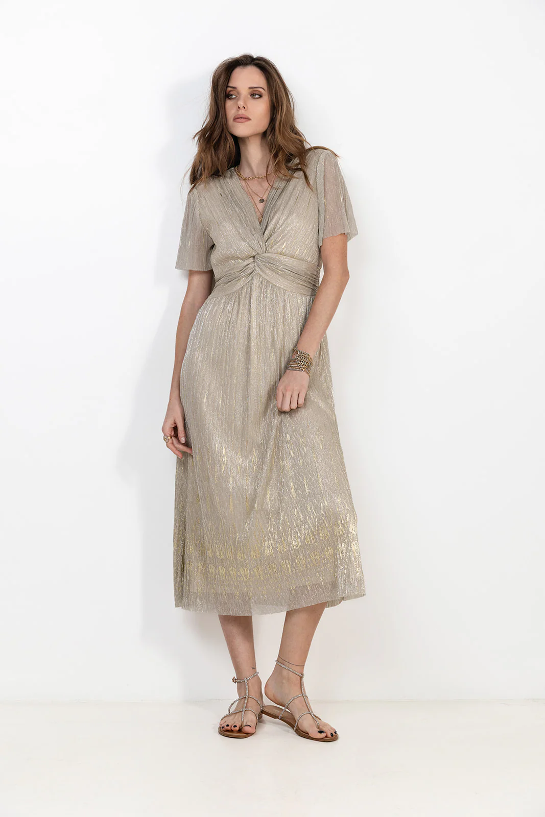 Robe longue irisée plissée ceinturée - Image 4