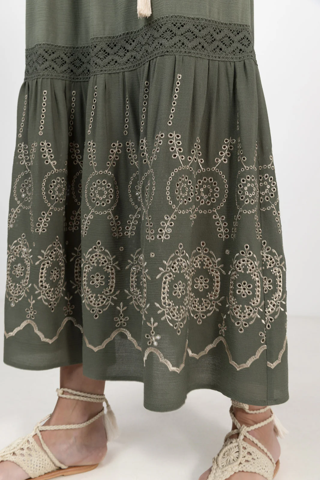 Robe longue kaki bohème broderie - Image 4