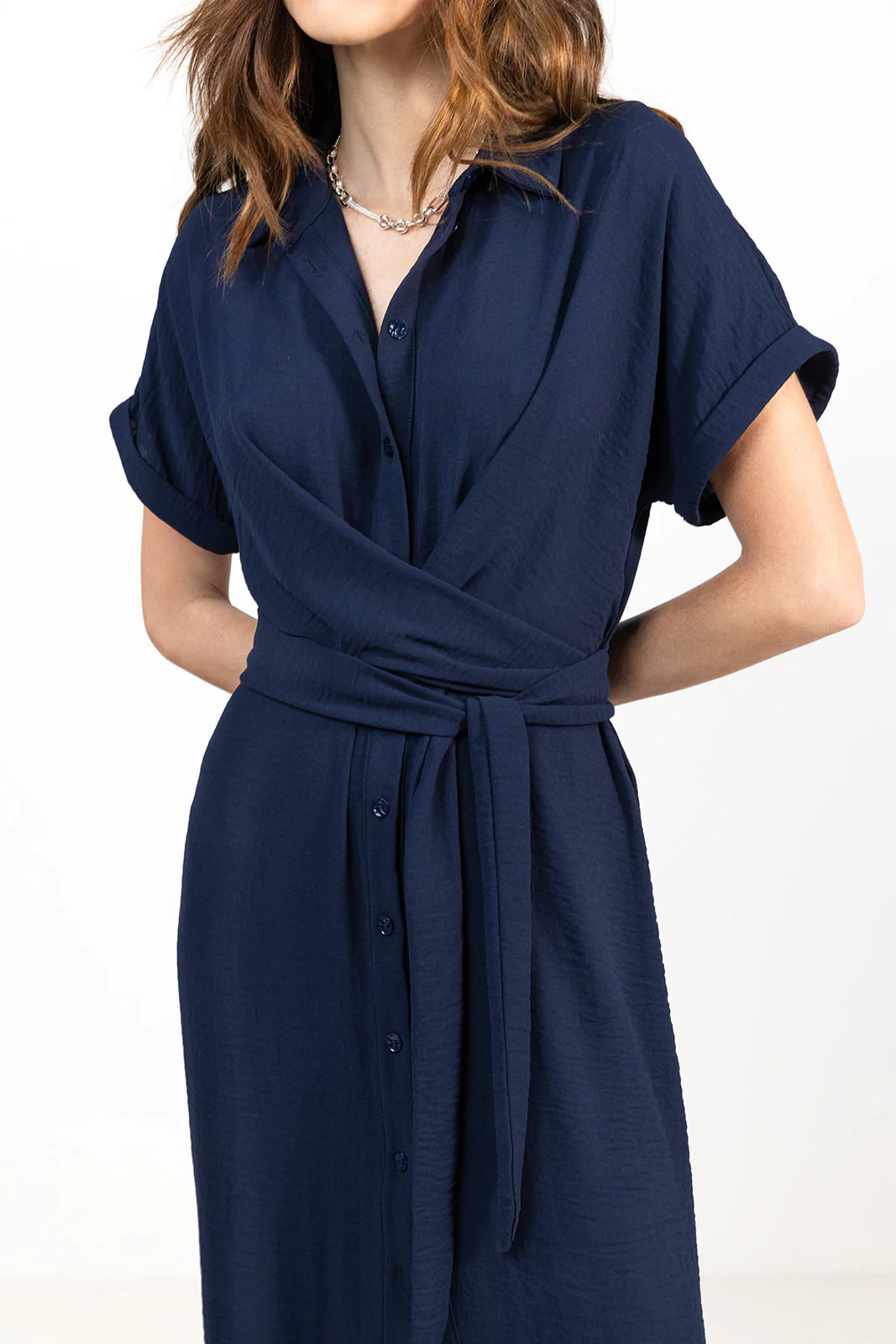 Robe marine fluide esprit chemise - Image 3
